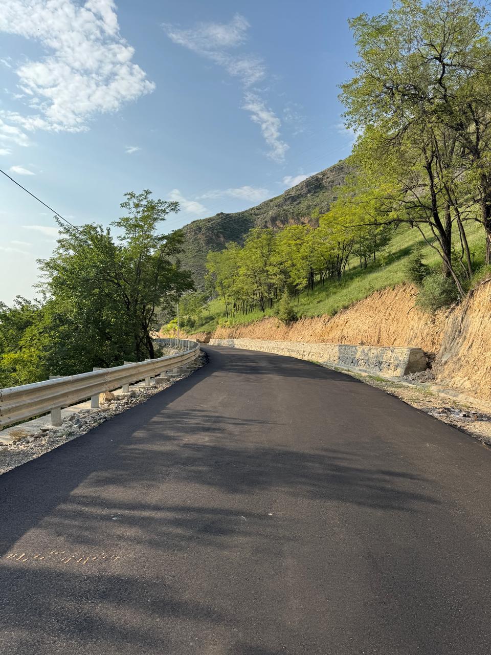 Road macadamization at Mansbal Lake