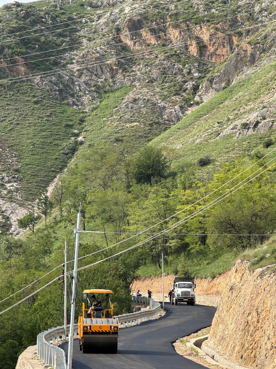 Road macadamization at Mansbal Lake