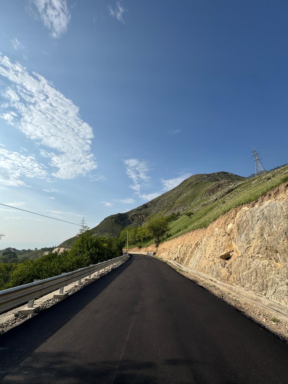 Road macadamization at Mansbal Lake