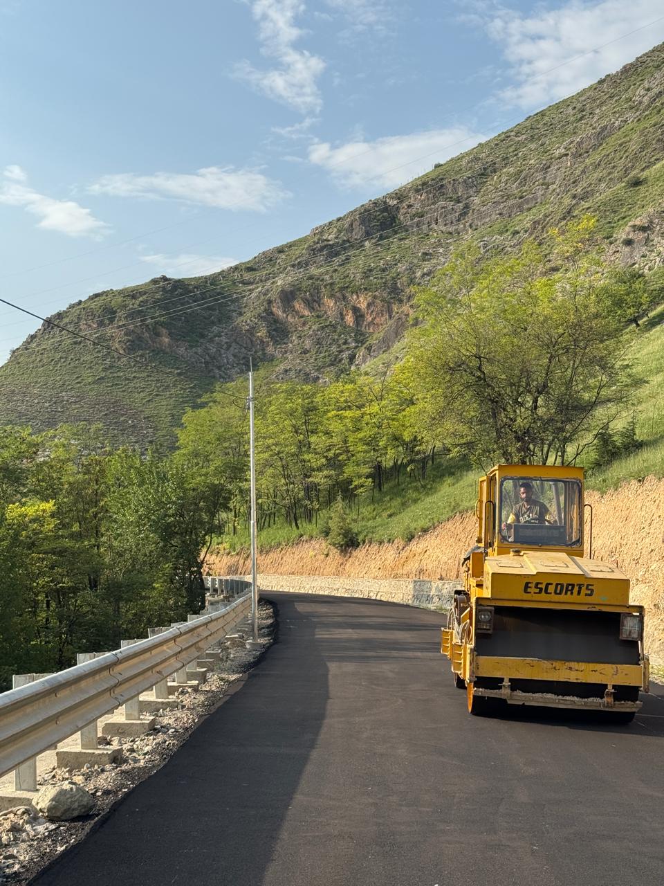Road macadamization at Mansbal Lake