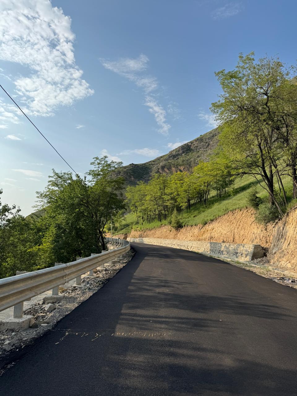 Road macadamization at Mansbal Lake