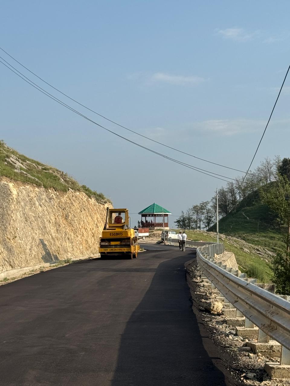 Road macadamization at Mansbal Lake